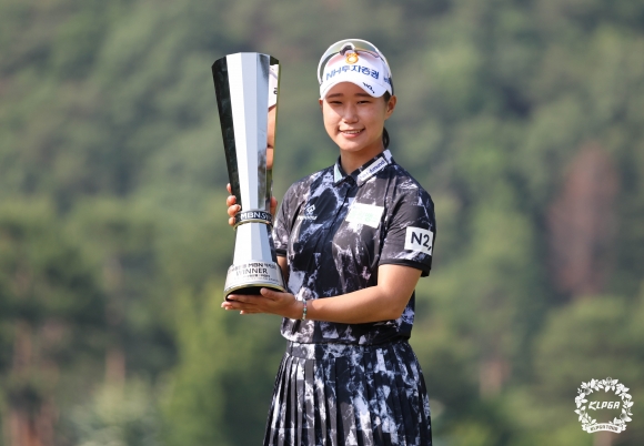 <b>정윤지</b>, 이채은의 맹추격 뿌리치고 <b>통산 2승</b>…<b>KLPGA</b> 투어 Sh수협은행 MBN...