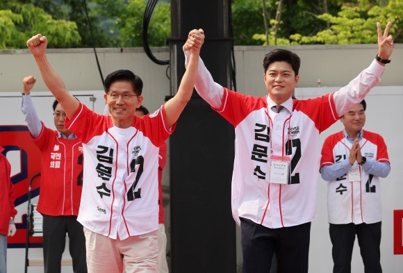 김용태, 본<b>투표 독려</b>…“<b>김문수</b> 뽑으면 이재명 정치 은퇴”