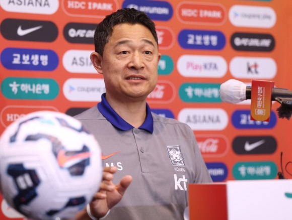 <b>이민성 U-22</b> 대표팀 <b>감독</b> “아시안게임 우승하는 게 내 임무”