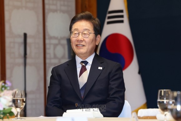 <b>대통령실</b> “李대통령-트럼프 첫 통화, 오늘은 어려워…일정 조율 중”