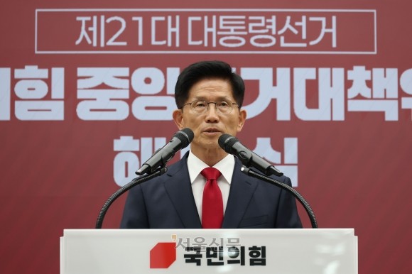 김재원 “<b>김문수 당권 도전</b>? 당원·국민 뜻 따라 달라져”