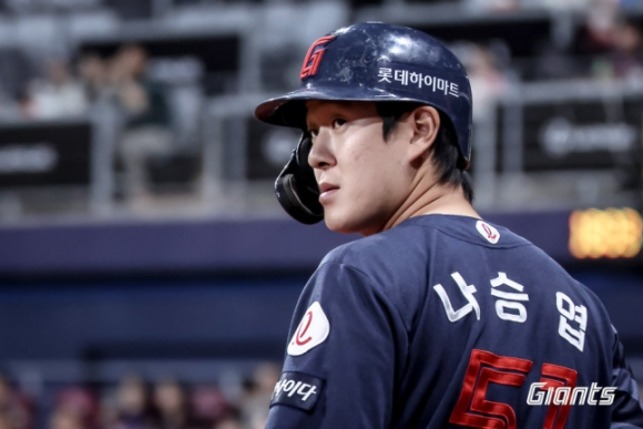 롯데 <b>나승엽</b>, 2군 수비훈련 중 눈 부상…복귀 지연 불가피