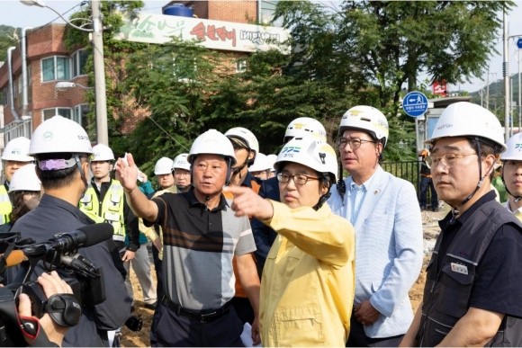 김동연 “지나침이 모자람보다 낫다는 각오로 <b>재난</b> 대비” 지시