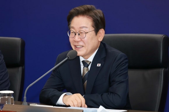 이 대통령 “‘소버린 <b>AI</b>는 낭비’는 위험한 생각”(종합)