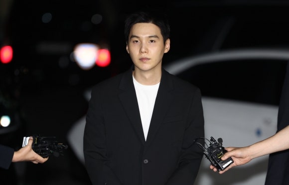 ‘소집해제’ <b>BTS 슈가</b>, <b>음주운전 사과</b>…“마음 무거웠을 멤버들에 미안...