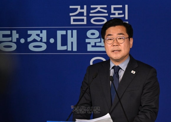 <b>박찬대</b> 당대표 출마 선언…“이젠 제가 <b>이재명</b> 대통령 곁 지킬 것”