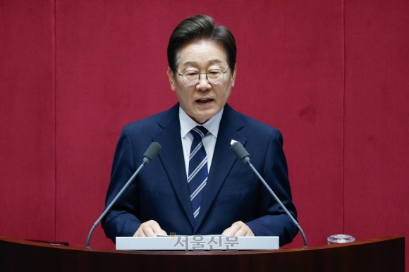 [전문] 李<b>대통령</b> 첫 시정연설…“<b>경제</b>는 <b>타이밍</b>, 적극 협조 부탁”