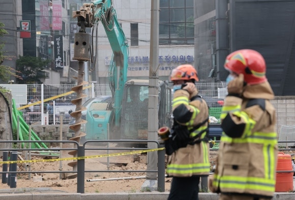 <b>교대역 가스 누출</b>로 일대 통제…2·3호선 무정차 통과