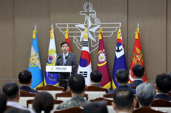 김선호 전 국방부 차관 이임식 - 김선호 전 국방부 차관이 27일 서울 용산 국방부 대회의실에서 열린 이임식에서 발언하고 있다. 2025.6.27 국방부 제공