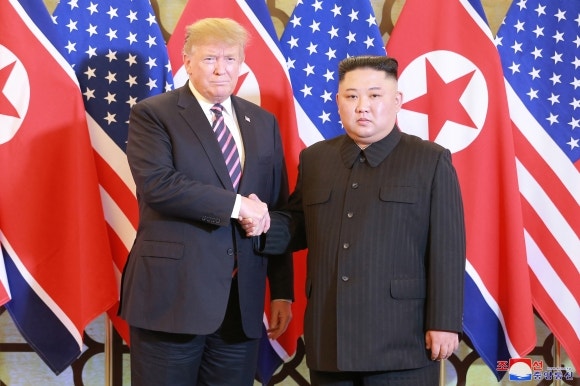 <b>트럼프</b> “北 <b>김정은</b>과 좋은 관계…<b>갈등 해결</b>할 것”