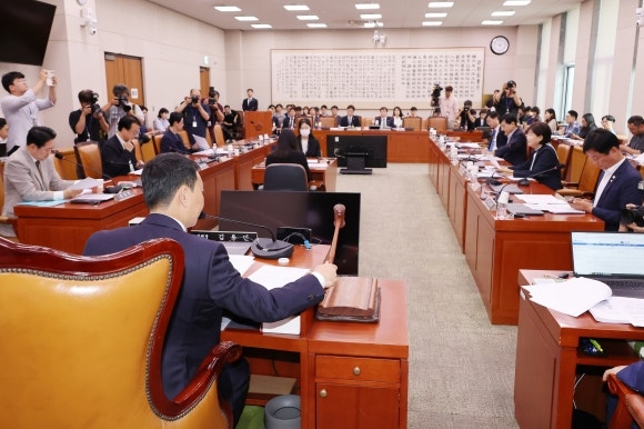 여야, ‘<b>3%룰</b>’ 포함 <b>상법 개정안</b> 처리 <b>합의</b>