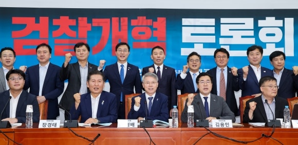 <b>박찬대</b>·정청래 “추석 전에 검찰청 해체”… 고강도 검찰개혁 예고