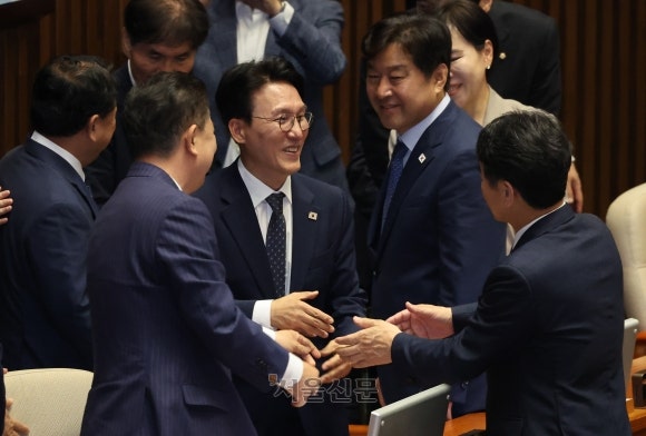 李, <b>김민석 국무총리 임명</b>…김총리 “국민 뜻 하늘같이”