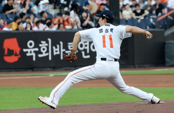 <b>엄상백</b>을 어이할꼬…잇따른 <b>부진</b>에 잘 나가는 한화의 아픈 손가락