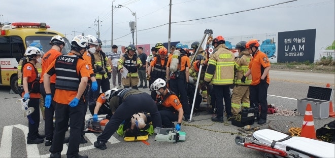 이 대통령 “인천 <b>맨홀 사고</b>…<b>책임자</b>에 대해 <b>엄중 조치</b> 취해야”