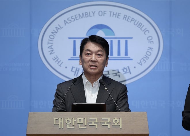 <b>안철수</b> “<b>김문수</b>·<b>한동훈</b>, 저울질 그만… 전당대회 나와야”