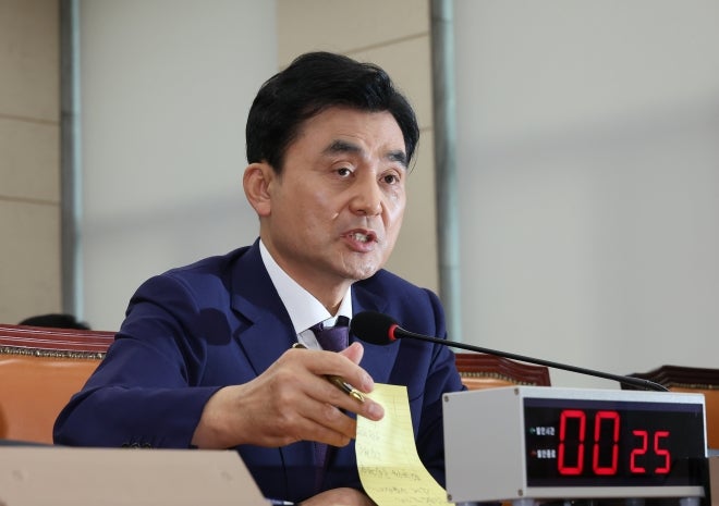 <b>안규백</b> “李 정부 임기 내 전작권 전환 목표…북한은 주적”