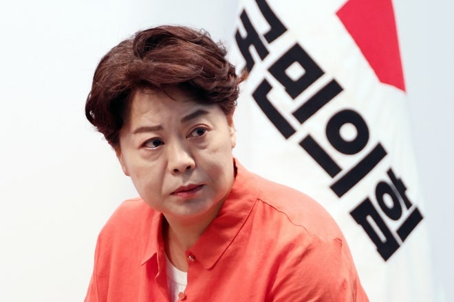 <b>쇄신</b> 직격한 <b>윤희숙</b> “나경원·윤상현·장동혁·송언석 거취 밝혀라”