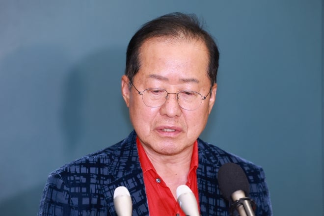 <b>홍준표</b> “‘난파선’ 국민의힘 해산해야…뭉개는 너희들 참 딱해” 맹폭