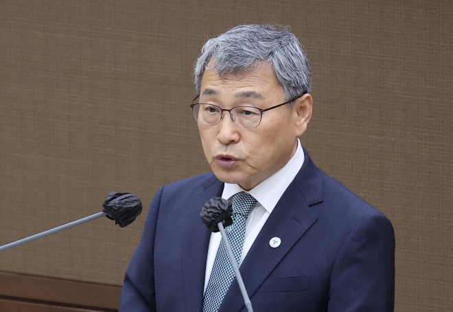 정근식 서울시교육감이 지난 6월 10일 서울 중구 서울시의회에서 열린 제331회 정례회에서 시정연설을 하고 있다. 연합뉴스