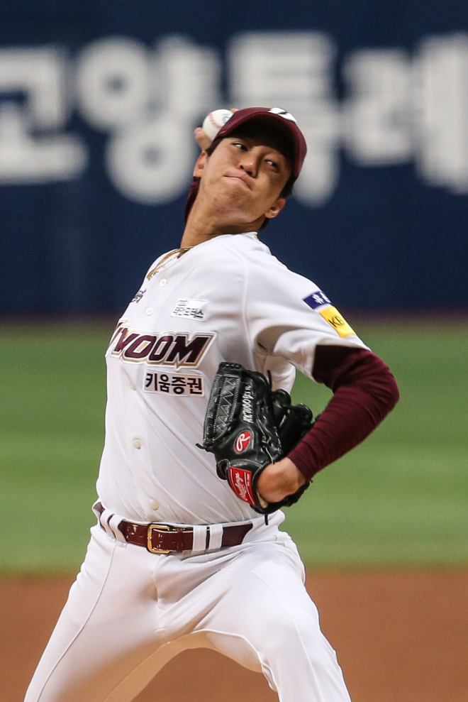 7연승 LG, 39일 만에 리그 정상 탈환…<b>한화</b>는 <b>문동주</b> ‘인생투’에도 역...