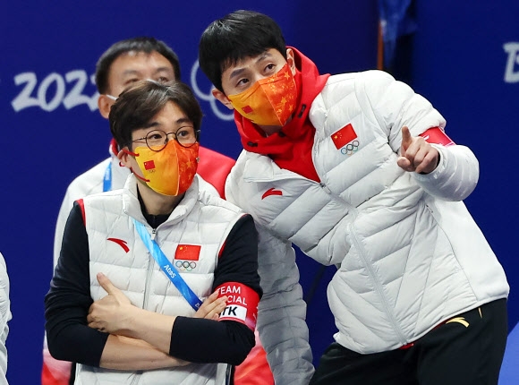 <b>쇼트트랙</b> 대표팀 <b>감독 교체</b>…‘평창올림픽 사령탑’ 김선태, 임시 총감...