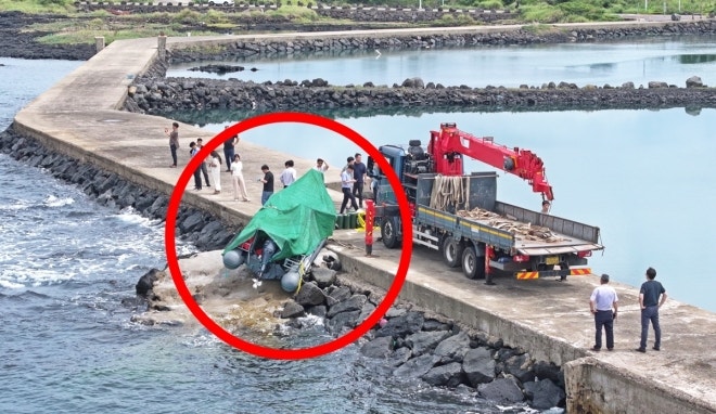 <b>제주</b> ‘미확인 <b>고무보트</b>’, 중국빵·구명조끼 6벌 발견…사람은 어디에...
