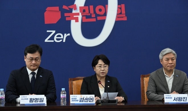 <b>조국혁신당</b>, 11일 <b>비대위원장</b> 선출… <b>조국</b> 조기 등판하나