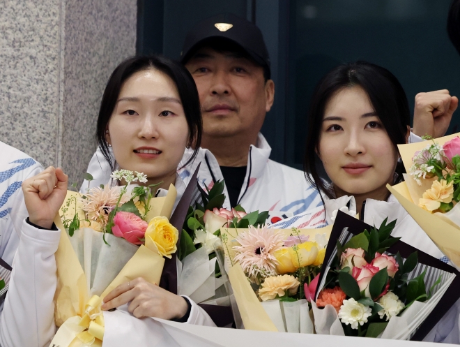 쇼트트랙 지도자 부재 문제 4개월 만에 일단락…빙상연맹, <b>윤재명 감독</b>...