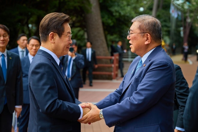 <b>한일</b> 정상 “시도 때도 없이 오가자”… ‘사회문제 협의체’ 합의
