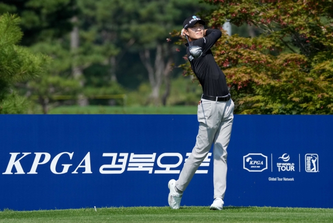 안개로 3시간 10분 지연된 KPGA 경북오픈 첫날 <b>박준홍 단독 선두</b>…일몰...
