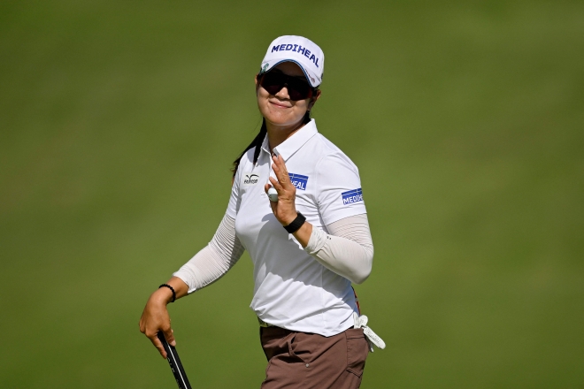 디펜딩 챔피언 <b>김아림</b>, LPGA <b>롯데 챔피언십</b> 첫날 버디 6개로 공동 5위…...