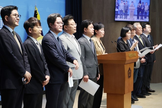 민주당 “檢, <b>오세훈</b> ‘명태균 게이트’ 수사 지연…특검이 수사하라”