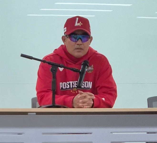 [준PO 4차전] <b>이숭용</b> SSG 감독 “물러설 곳 없다…<b>화이트</b> 등판 <b>대기</b>”