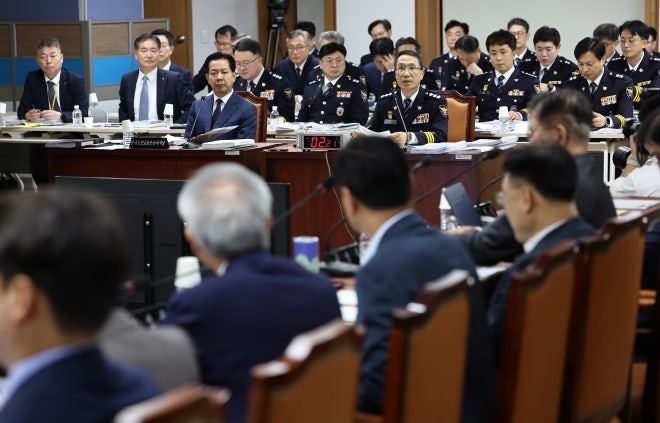 <b>이진숙 체포</b> 두고 <b>공방</b> 오간 경찰청 국정감사…“기획 <b>체포</b>” vs “오히...