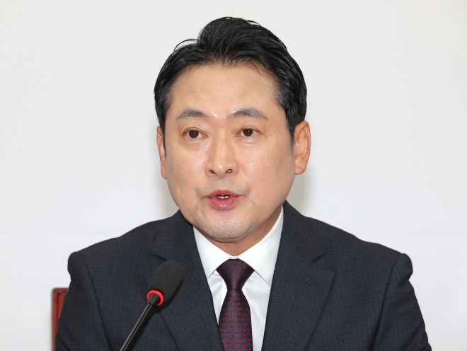 장동혁 국민의힘 대표가 17일 서울 여의도 국회에서 기자간담회를 하고 있다. 2025.10.17 연합뉴스