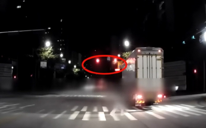 백미러 보다가 앞 못 봤다고? 임산부 죽인 운전자 핑계가 말이 돼?