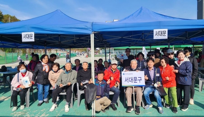 지난 25일 망원유수지 체육공원에서 열린 ‘자유총연맹 서울시민 체육대회’에 참석한 김용일 의원