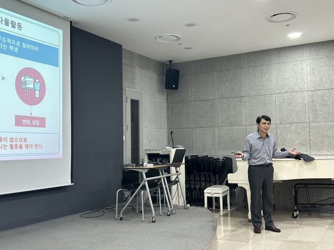 행복교육누리 진로진학 특강 강연하는 이근열 소장