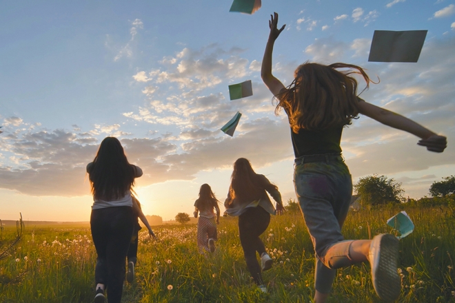 제주신화월드는 13~14일 해산물 뷔페 ‘랜딩 다이닝’에서 수험생 동반 시 1인 무료 식사 혜택을 제공한다. 제주신화월드 제공