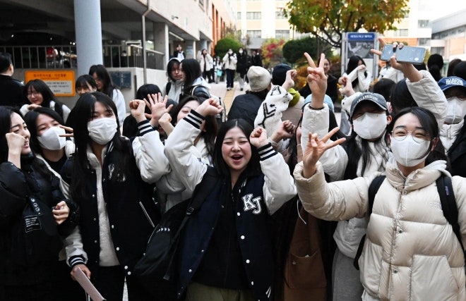 ‘<b>수능</b> 드디어 <b>해방</b>!’