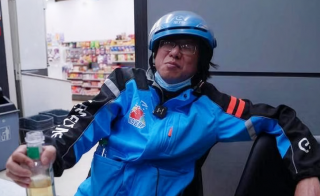 중국의 한 남성이 아내의 아름다운 외모에 반해 결혼했지만, 직장을 잃은 뒤 돈이 없어지자 아내에 버림받았다고 고백해 눈길을 끌고 있다. 웨이보