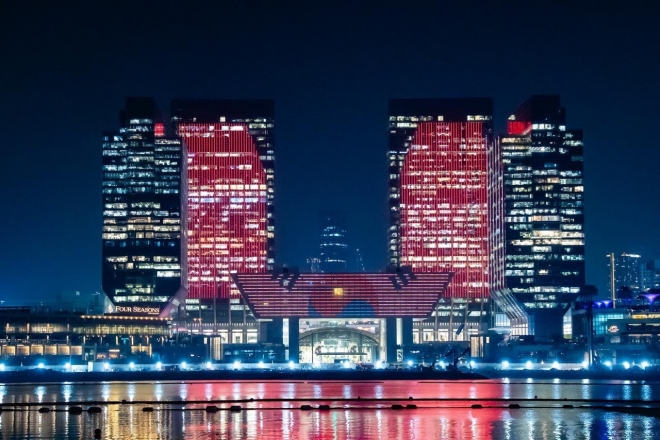 이 대통령 UAE 국빈 방문에 펼쳐진 역대급 환대 태극기 조명에 전투기 호위까지