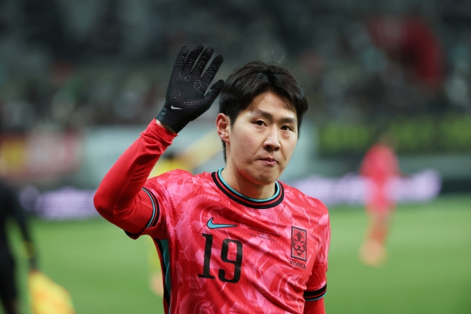 <b>손흥민</b> 슈팅 0개, 답답할 땐 <b>이강인</b> 왼발 <b>크로스</b>…이태석 A매치 데뷔골...