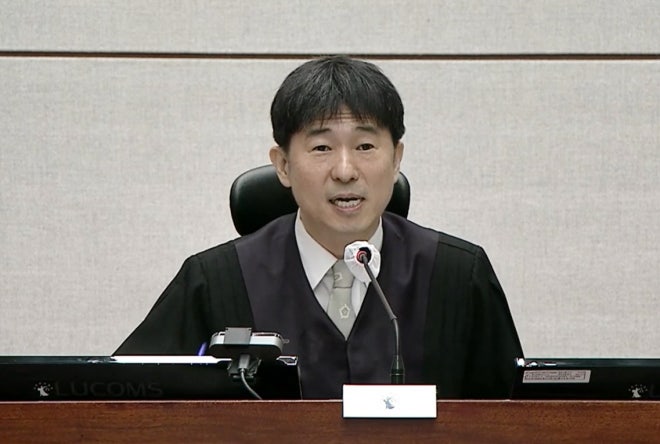 공수처, ‘<b>룸살롱 의혹</b>’ <b>지귀연 판사</b> 첫 압수수색…택시앱 기록 확보