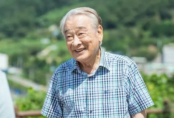 “제 인생의 참스승”…‘영원한 현역’ 故 <b>이순재</b> 비보에 <b>애도</b> 물결