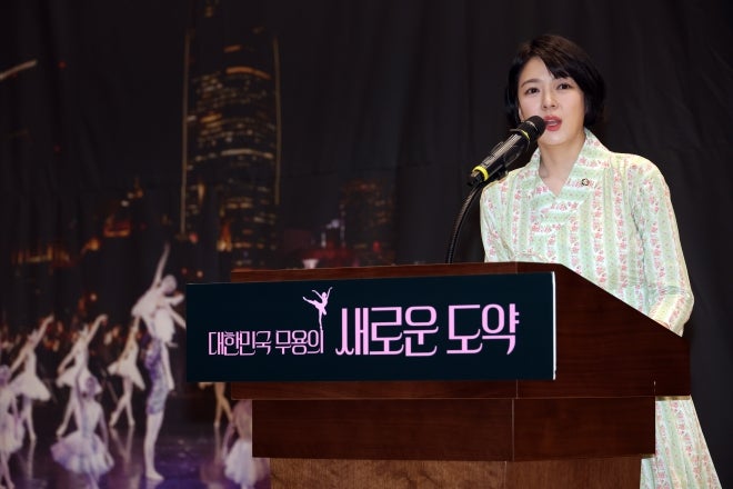 배현진 “천박한 김건희·<b>계엄</b> 역사와 결별해야”