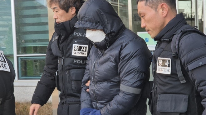 “<b>계엄령 놀이</b>가 장난이냐” 고개 숙인 <b>공무원</b>…결국 구속