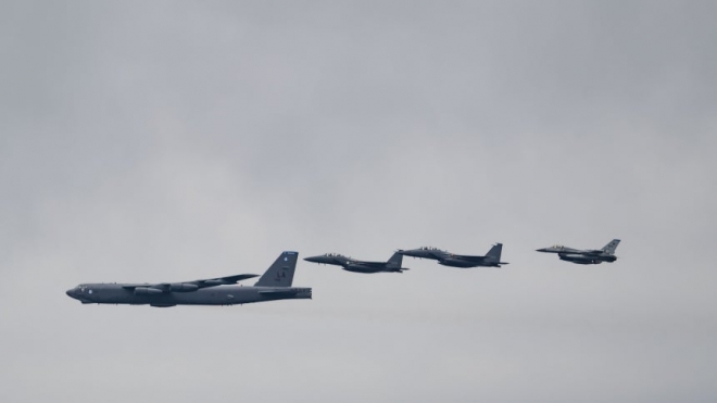 지난 2024년 4월 제주 동남방의 한일 간 방공식별구역(ADIZ) 중첩 구역 일대에서 한미일 공중 훈련이 진행되고 있는 모습.국방부 제공