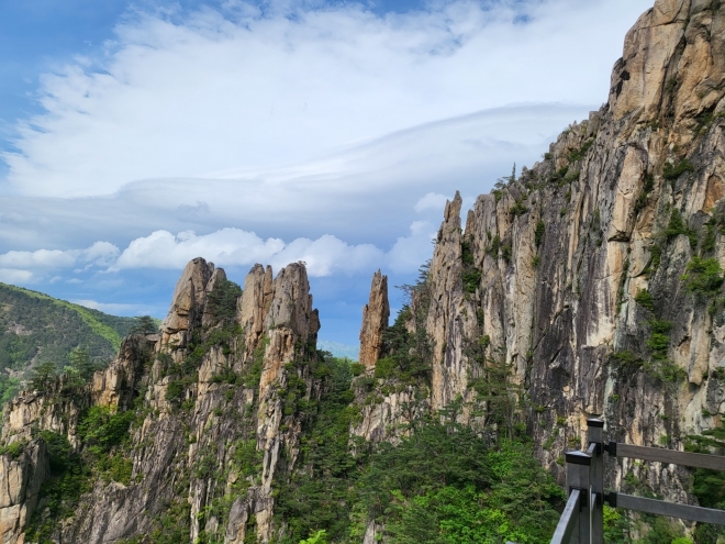 두타산 천하제일경 베틀바위 풍경.jpg